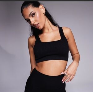 Babaton Black Sleeveless Fitted Crop Tank Top